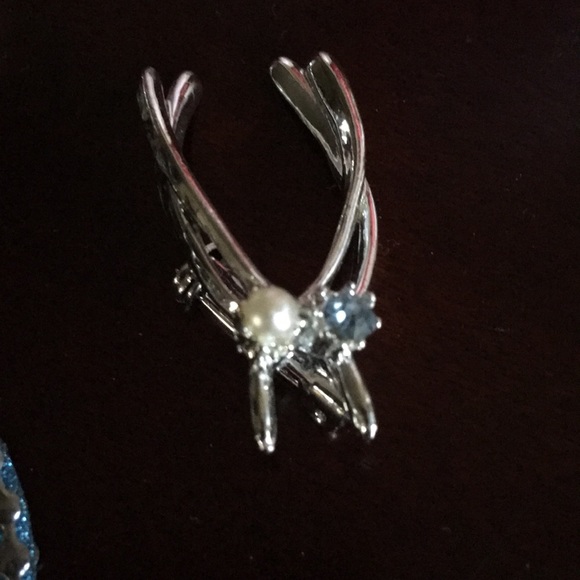 Brand new dangle earrings & pin - Picture 3 of 6